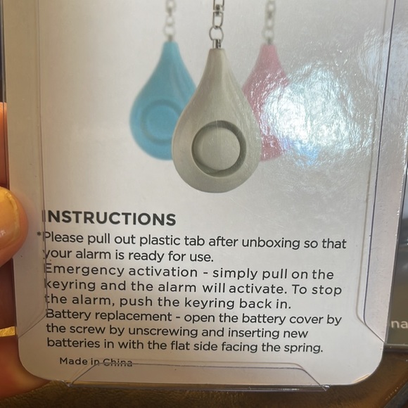 SAFESOUND PERSONAL ALARM WHITE KEYCHAIN 125 DB SELF DEFENSE STUDENT SAFETY - Picture 3 of 3